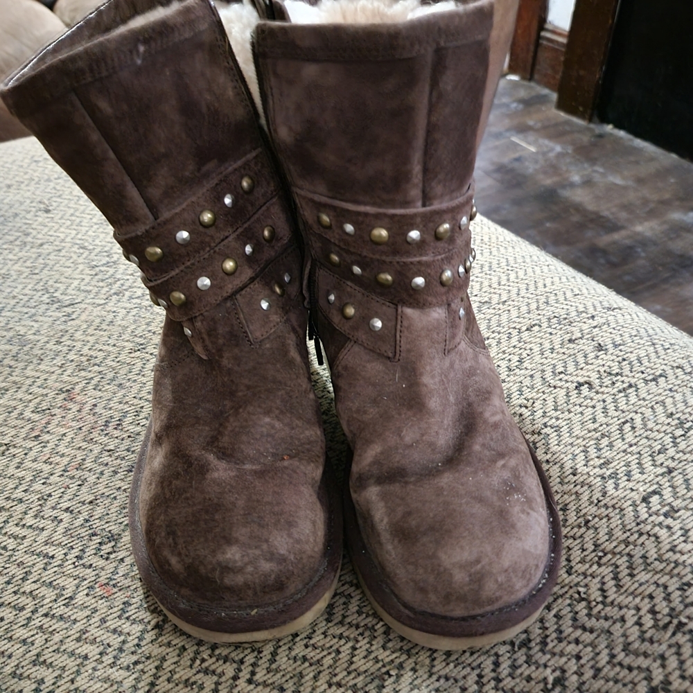 ugg boots Clovis  brown excellent condition size 7